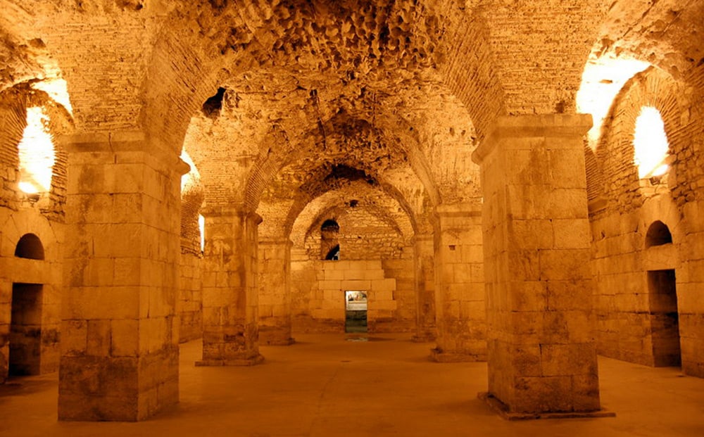 Diokletian_Palace_cellars