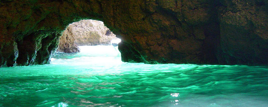 Green Cave Vis island